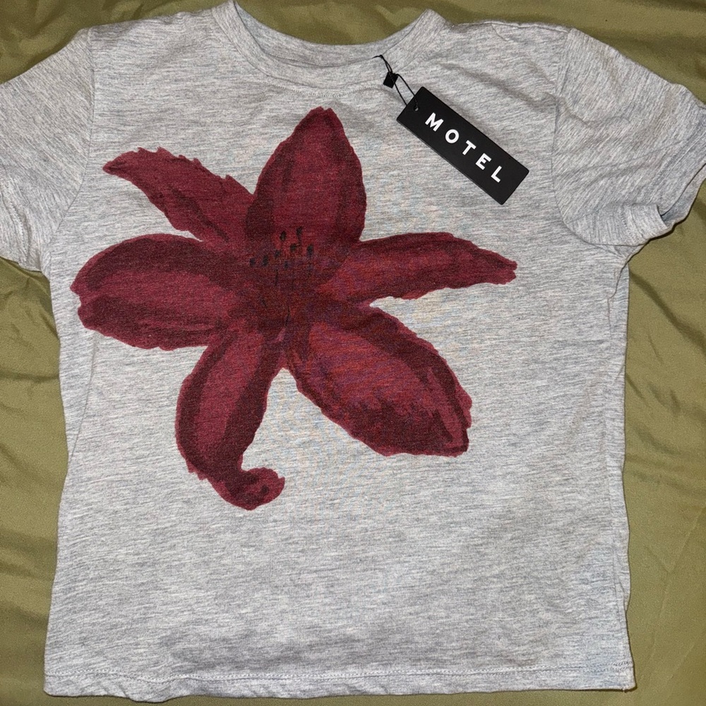 Motel Rocks Sutin Tee in Grey Marl Painted Flower Graphic M